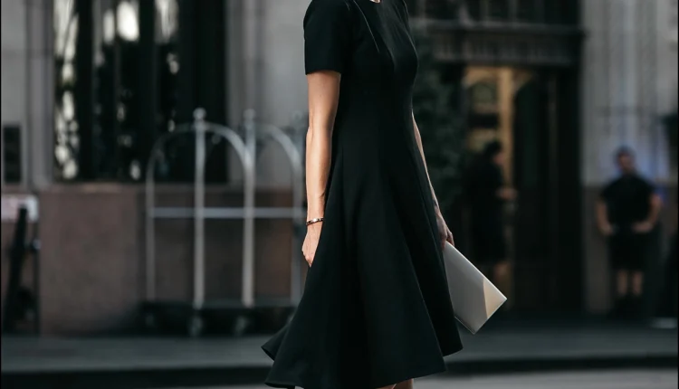 Siyah Dantelli Elbise Nasıl Kombinlenir14