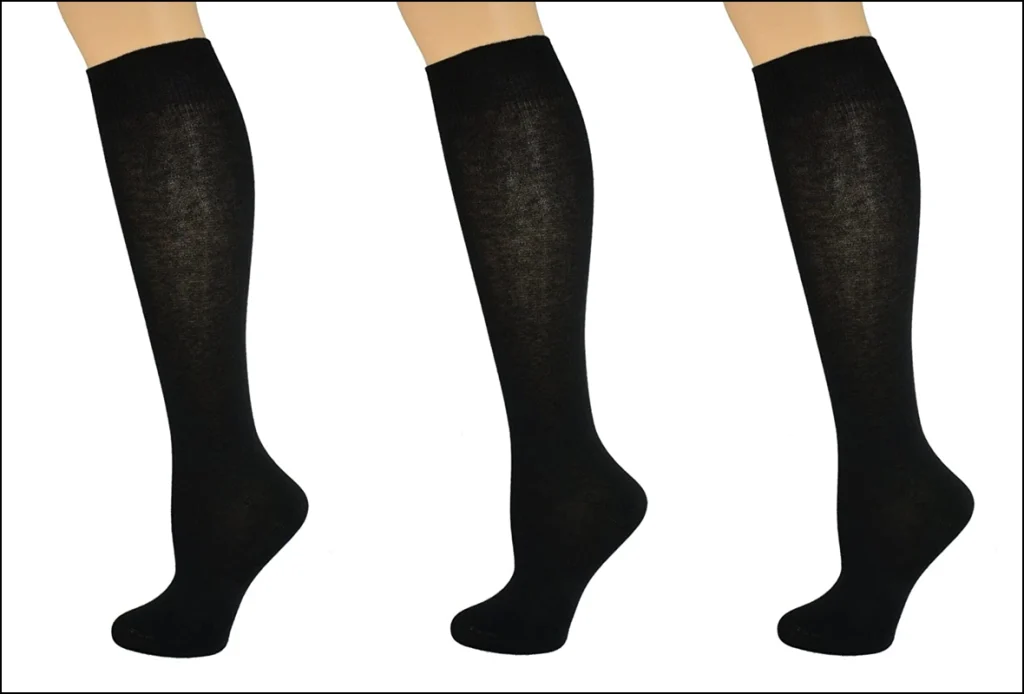 Siyah Opak Çorap Kombinleri Nelerdir?