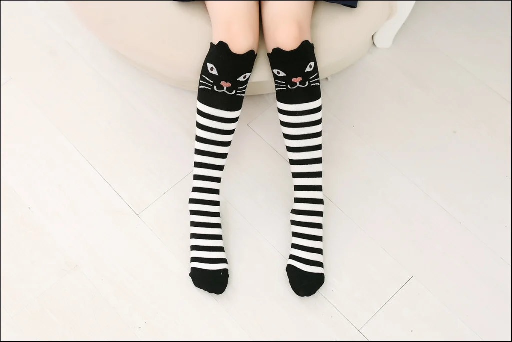 Siyah Opak Çorapla Elbise Kombinleri