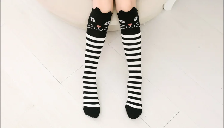 Siyah Opak Çorapla Elbise Kombinleri