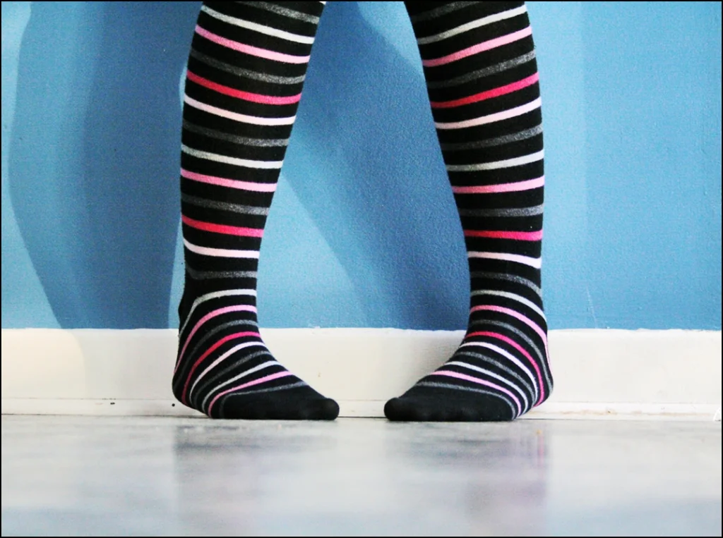 Siyah Opak Çoraplar Hangi Elbiseye Gider?