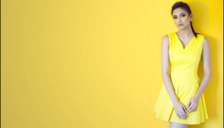 Sarı Elbise Modellerinin Özellikleri Nasıldır?